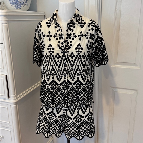 Pants - Black and White Patterned Short Sleeve Set